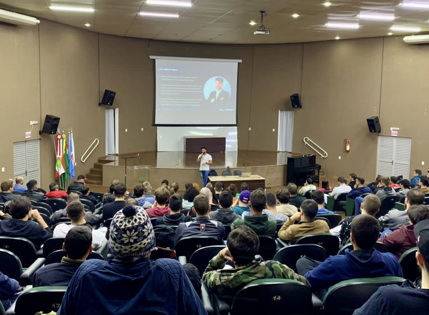 Palestras e workshops em automação